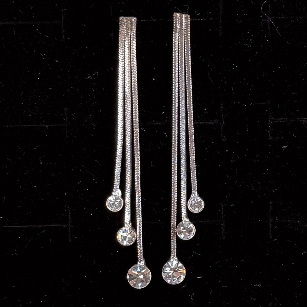 Stunning Silvertone Bling Dangle Drop Pierced Earrings